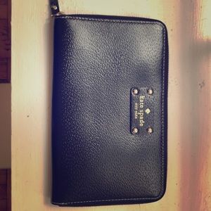 Wellesley zip travel wallet